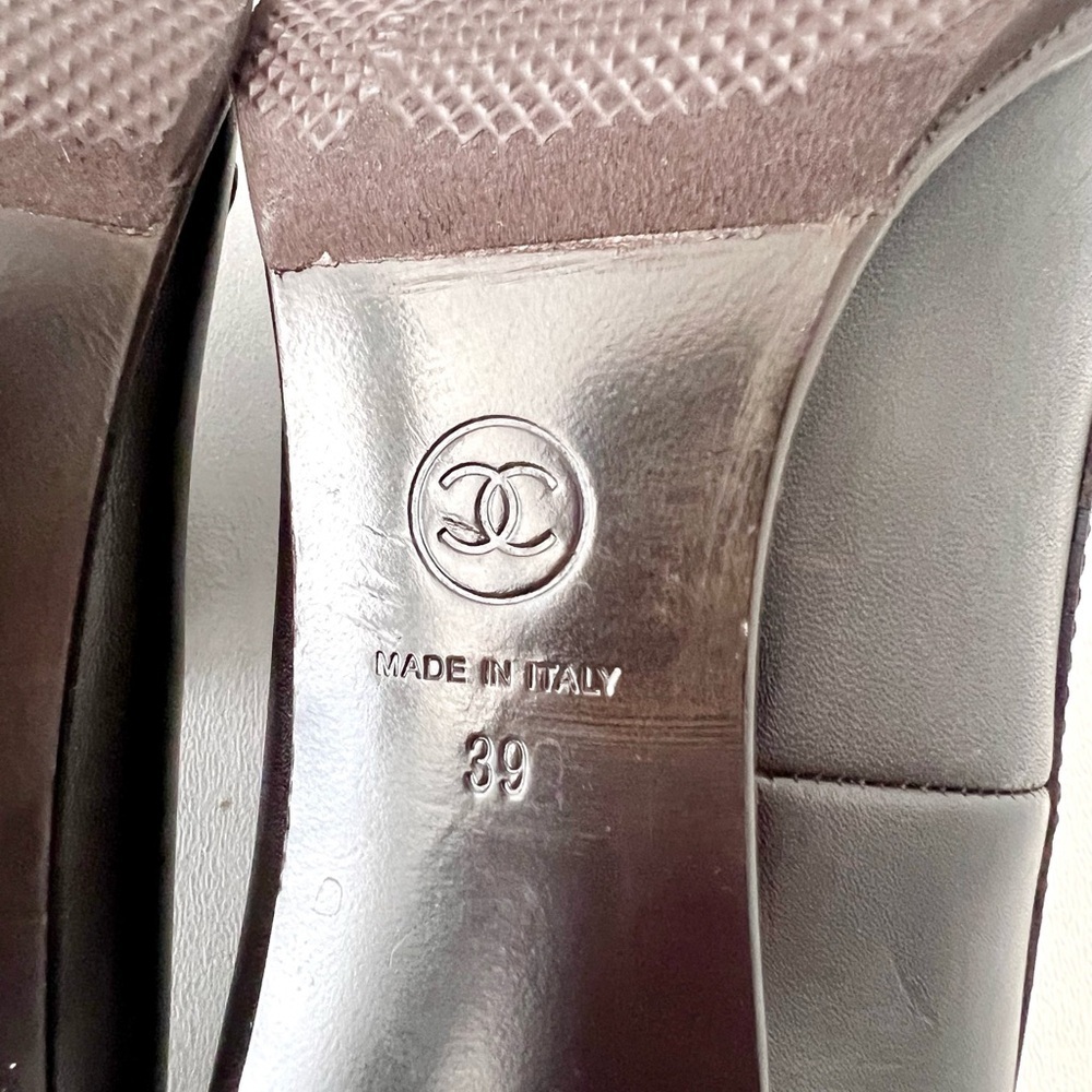 CHANEL || Dark Brown High Heel Loafer Pumps CC Logo Buckle Size EU 39 - Picture 12 of 16